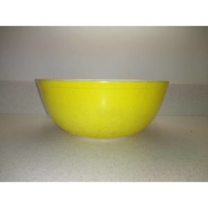 Gorgeous Pyrex Primary Colors Yellow 404 Mixing Bowl